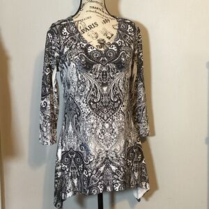 WORLD UNITY WOMENS PAISLEY EMBELLISHED WTUNIC WITH HANDKERCHIEF HEM SZ S NWT
